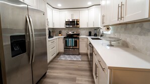 Private kitchen - Poolside Paradise Luxury home Mins from the beach (Lake Worth Beach)