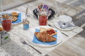 Rom, 1 soverom, balkong, byutsikt | Mat og drikke