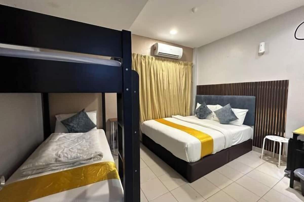 Premium bedding, Select Comfort beds, desk, free WiFi