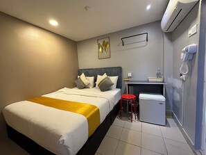 Deluxe Double Room, 1 Katil Ratu (Queen) | Peralatan tempat tidur premium, katil Select Comfort, meja 
