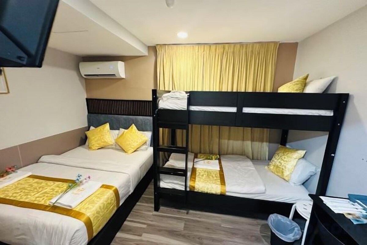 Premium bedding, Select Comfort beds, desk, WiFi (free)