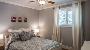 3 bedrooms, iron/ironing board, WiFi, bed sheets