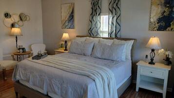 2 makuuhuonetta, silitysrauta/-lauta, vauvan matkasänky, Wi-Fi