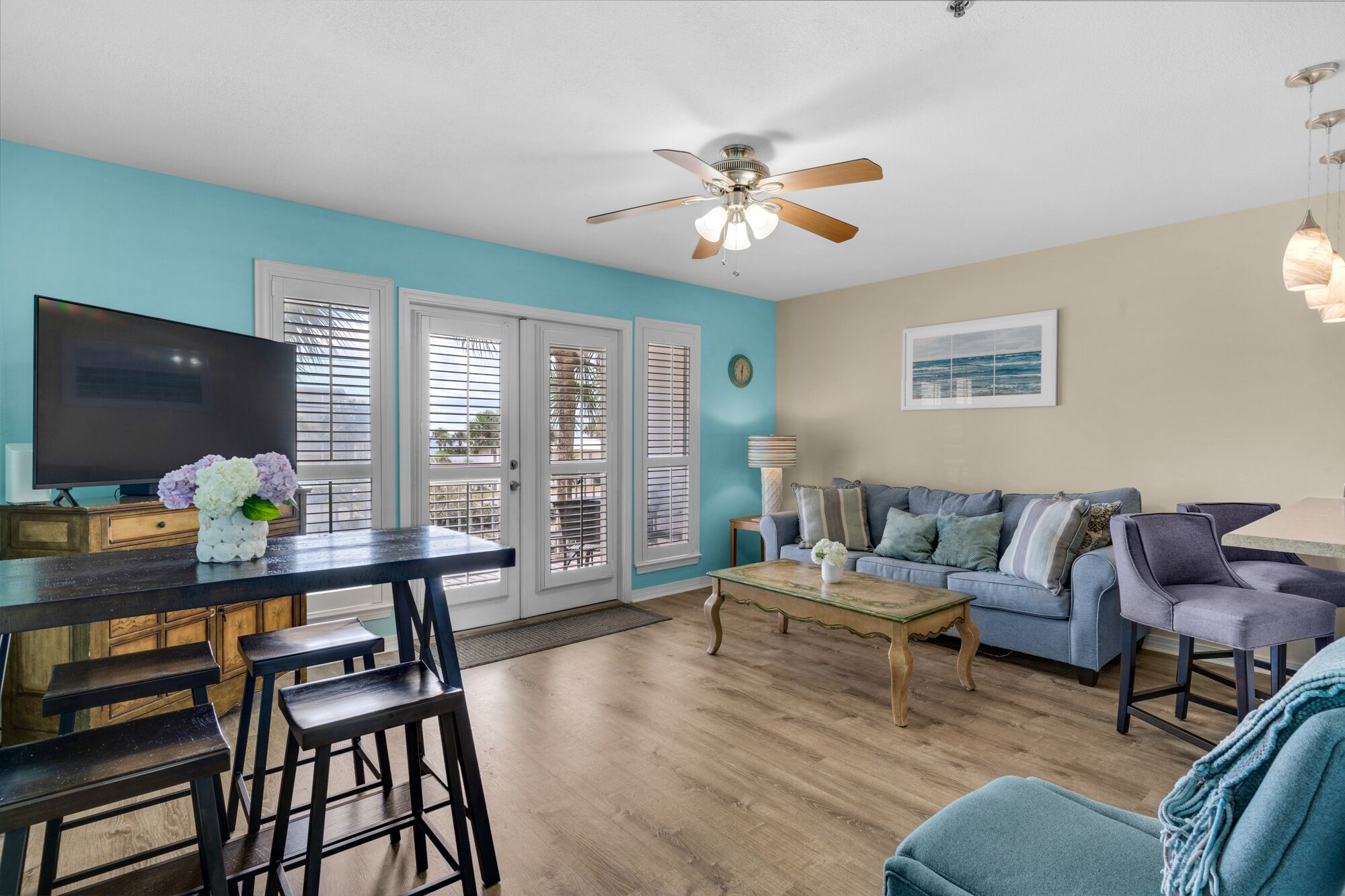 Smart TV, reproductor de DVD y libros 