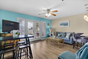 Smart-TV, DVD-spiller og bøker