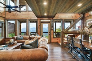 Smart TV, lareira, videogames, DVD player