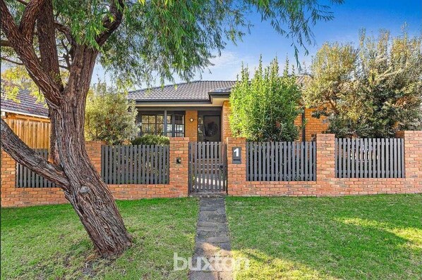 Exterior - Great location in quiet area (Beaumaris)