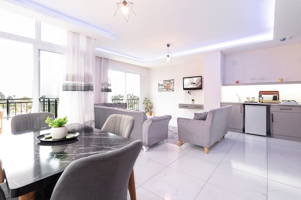 Deluxe Apartment | Living area