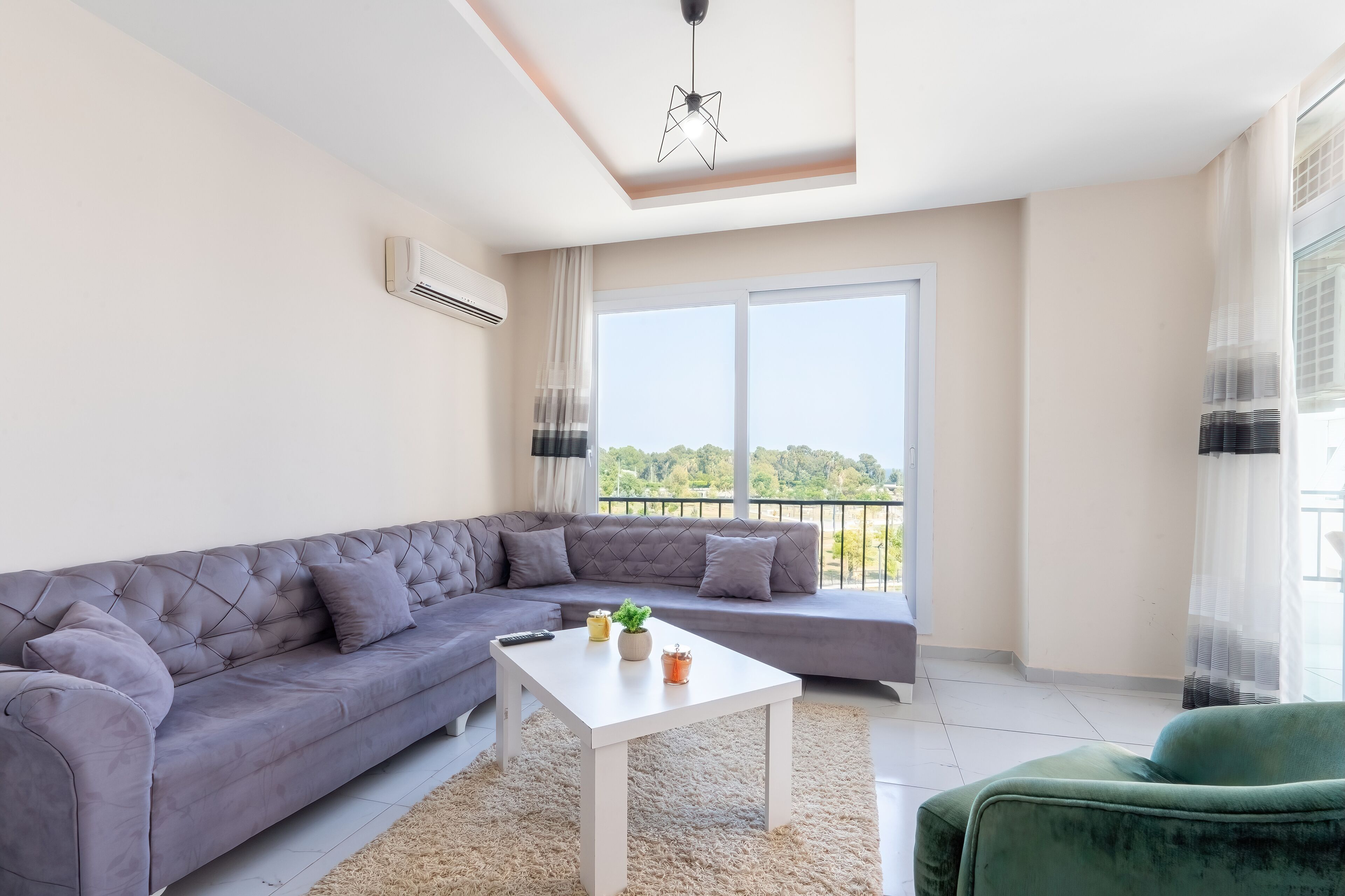 Departamento familiar, 2 habitaciones | Área de sala de estar | Televisión LCD 