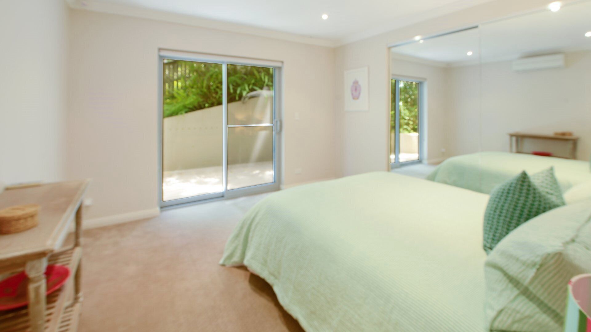 4 bedrooms, iron/ironing board, Internet, bed sheets