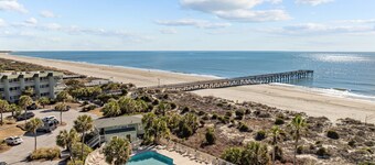Oceanfront 1st Floor Condo!! Community Pool & Fishing Pier! In the Heart of IOP!