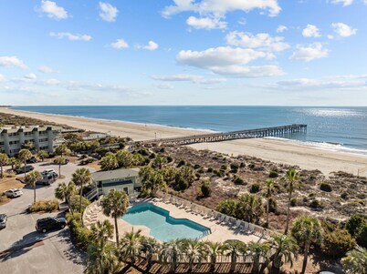 Oceanfront 1st Floor Condo!! Community Pool & Fishing Pier! In the Heart of IOP!