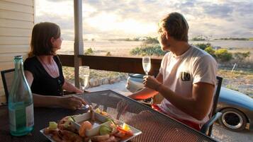 Coodlie Cottage | Terrace/patio