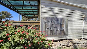 Piccadilly Cottage | Living area | 32-inch Smart TV with satellite channels, Netflix, streaming services
