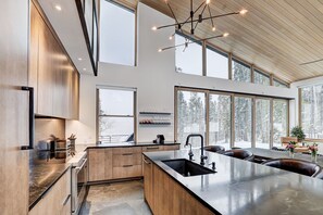 Fridge, microwave, oven, stovetop - NEW The Overlook: Once-in-a-lifetime Views, Hot Tub, Seclusion + 3 miles to Breck (Blue River)