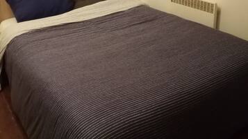 1 slaapkamer, een bureau, wifi, beddengoed