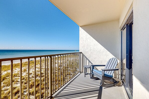 Property grounds - Gulf-front condo with Gulf-view balcony, on-site pool, & beach access (Navarre Beach)