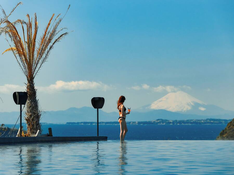 2 outdoor pools