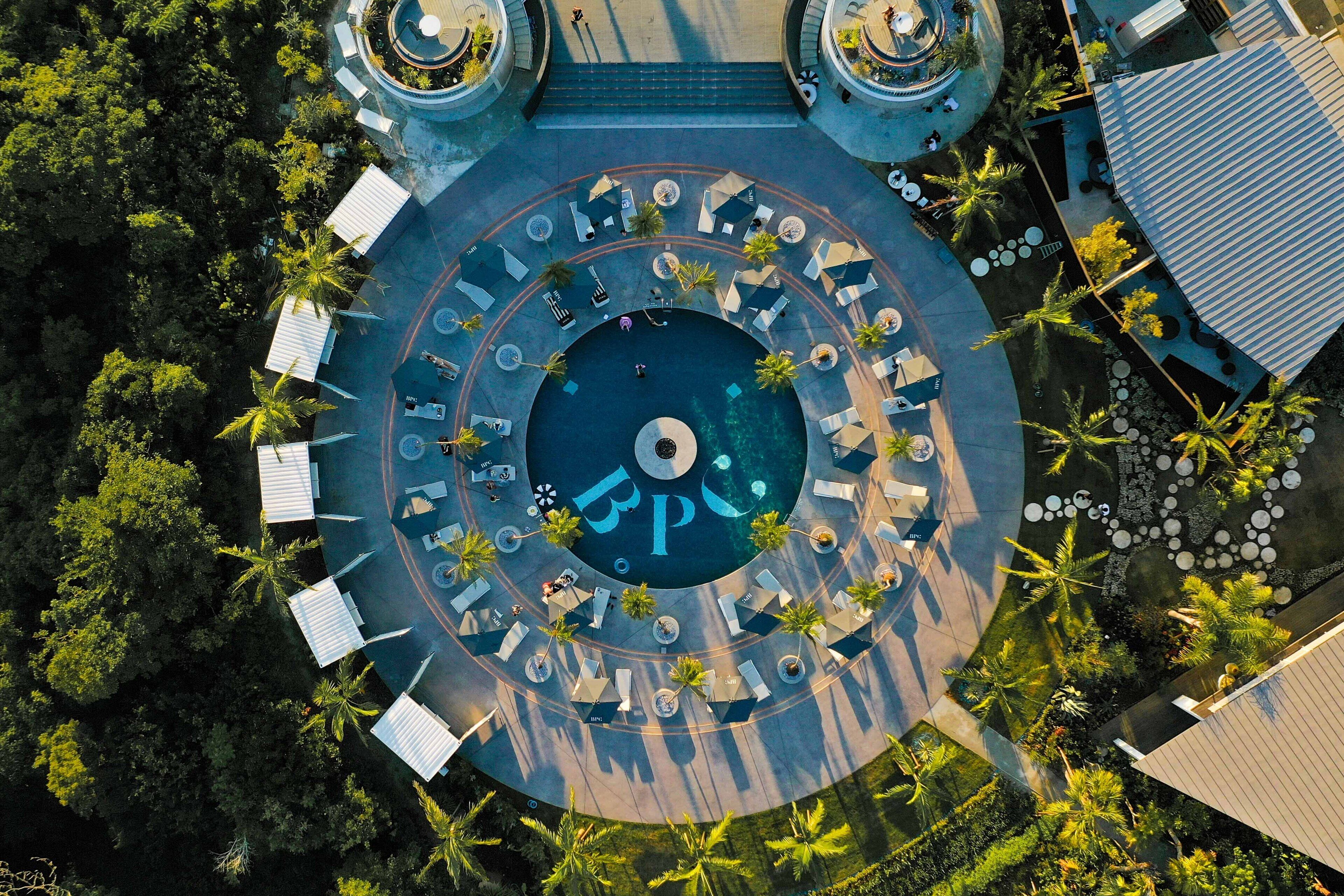 2 座室外游泳池