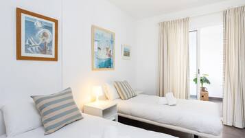 3 chambres, fer et planche à repasser, accès Internet, draps fournis