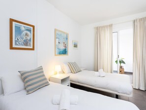3 chambres, fer et planche à repasser, accès Internet, draps fournis