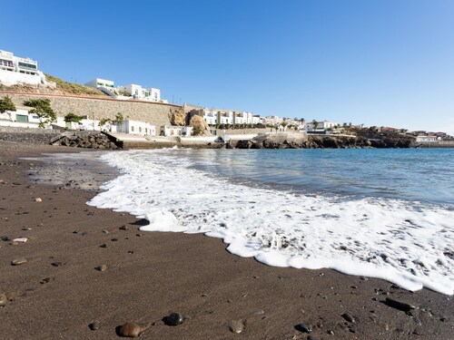 Apartment on the beach, work area and private parking - PillowAbroad