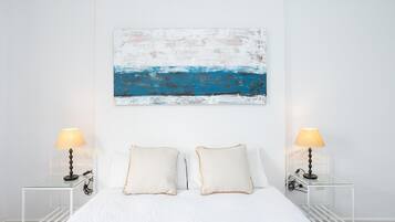3 slaapkamers, een strijkplank/strijkijzer, internet, beddengoed