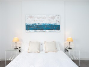 3 slaapkamers, een strijkplank/strijkijzer, internet, beddengoed