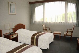 Twin Room | Desk