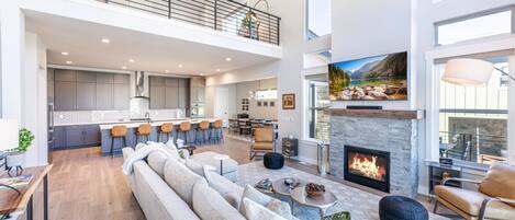 TV connectée, cheminée, jeux vidéo