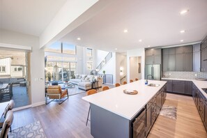 Interior - *Free Ski Rental* Perfect for Families - Private Hot Tub, 7 Mins to Deer Valley East Village Lifts (Daniel)