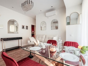 Dining - Pure Seville elegance and comfort (Sevilla)