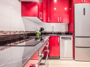 Réfrigérateur, micro-ondes, four, lave-vaisselle