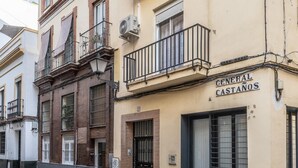 A building with a sign reading "General Castanos". - Pure Seville elegance and comfort (Sevilla)