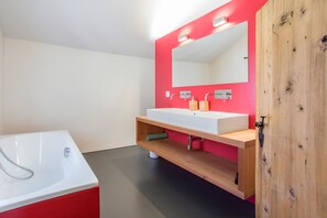 Bruser, hårtørrer, håndklæder, Sæbe