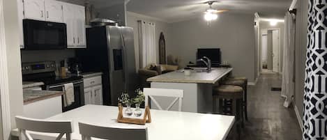 Refrigerador, microondas, horno, placa de cocina