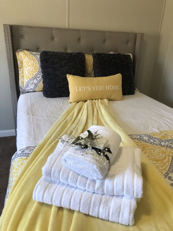 3 室のベッドルーム、デスク、アイロン / アイロン台、WiFi (無料)