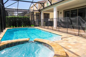 A heated pool - Spacious 6 BR Home with Pool, Spa, Lanai, Grill, Wet Bar in Solara Resort! (Kissimmee)