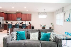 TV - Spacious 6 BR Home with Pool, Spa, Lanai, Grill, Wet Bar in Solara Resort! (Kissimmee)