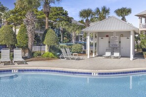 Pool - Golf Cart and 4 Bikes! Walk and Bike to the Beach or Gulf Place! Access 2 Pools! (Santa Rosa Beach)