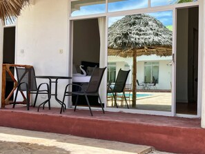 Camera Standard, 1 letto queen | Una cassaforte in camera, una scrivania, postazione laptop