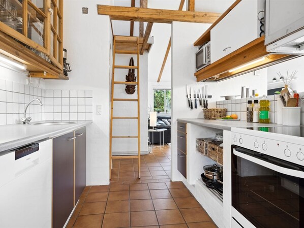Fridge, microwave, dishwasher, cookware/dishes/utensils