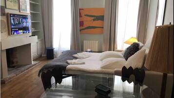 1 slaapkamer, een strijkplank/strijkijzer, wifi, beddengoed