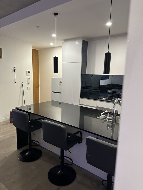 Microwave, oven - Yarra vista (South Yarra)