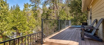 Cedar Ridge/Hot Tub/BBQ/Sleeps 8