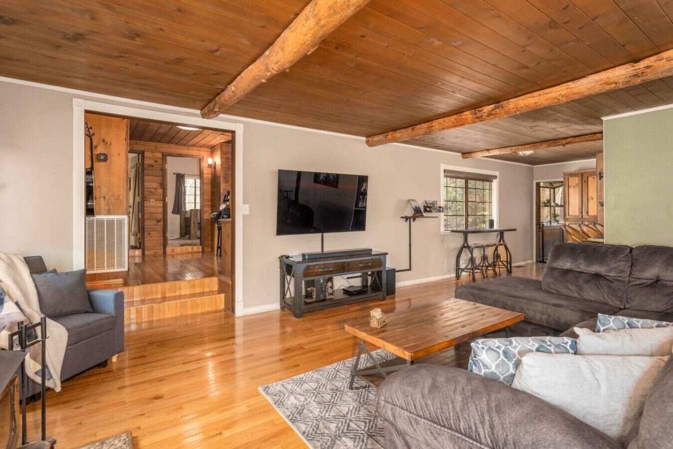 テレビ、ステレオ、書斎 / ワークスペース