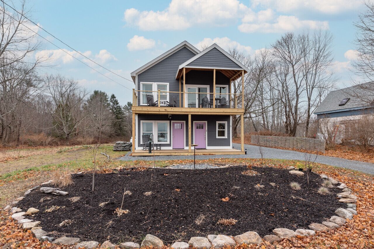 Brand New Cottage overlooking the Water