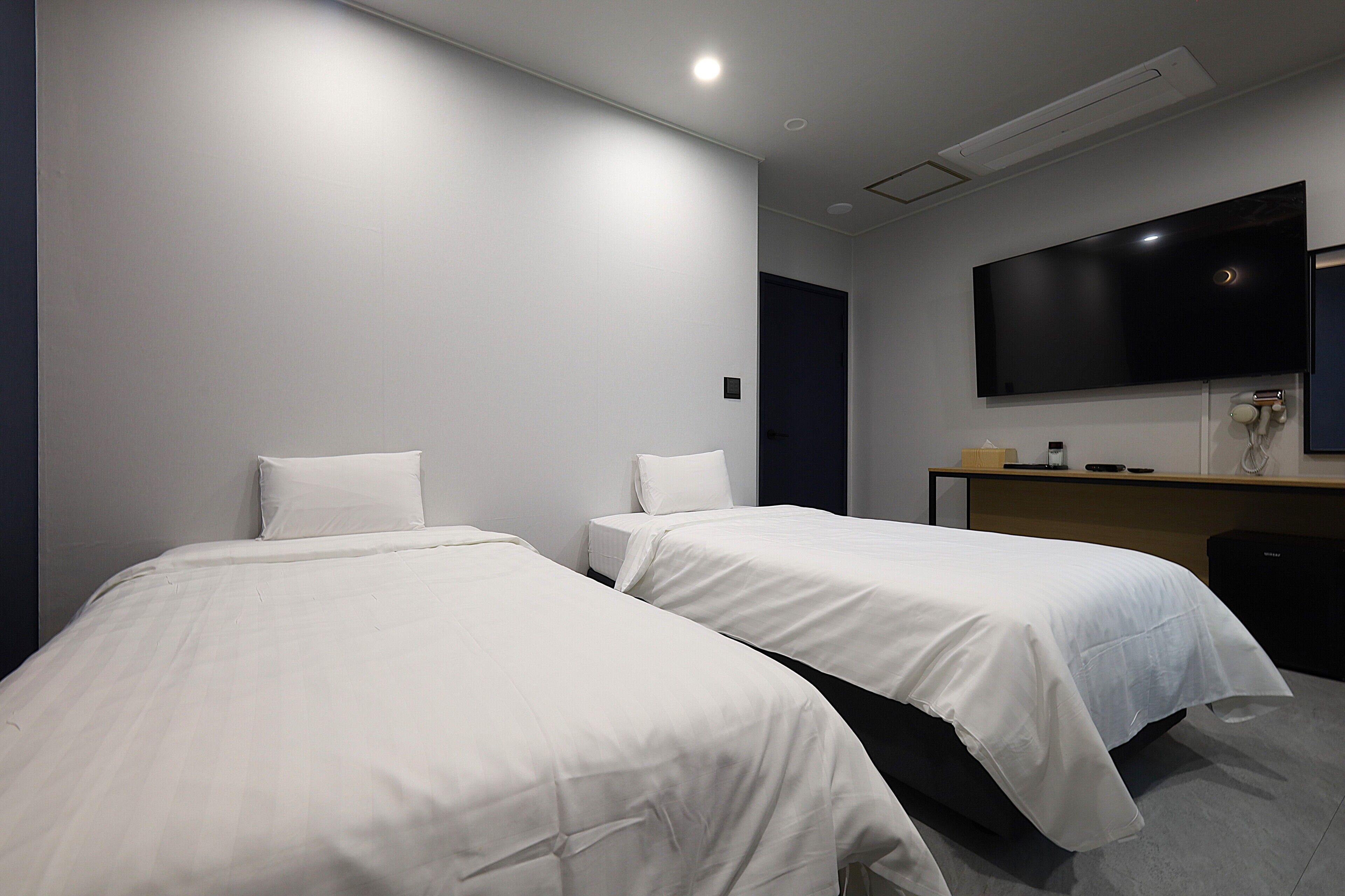 Tomannsrom – standard, ikke-røyk, fjellutsikt | Skrivebord, blendingsgardiner, lydisolert og strykejern/-brett