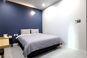 Standard Double Room, Non Smoking, Mountain View | Desk, blackout drapes, soundproofing, iron/ironing board