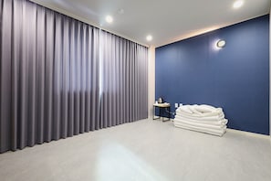 Standard Room, Non Smoking, Mountain View | Desk, blackout drapes, soundproofing, iron/ironing board